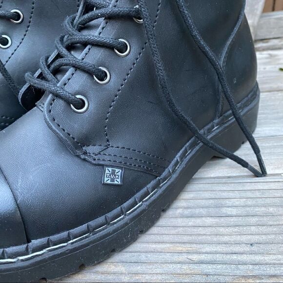 T.U.K. 10 Eye Black Matt combat boots US size 7 women’s - Picture 10 of 16